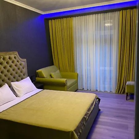 Apartments Lux In City Center Lviv Exterior photo