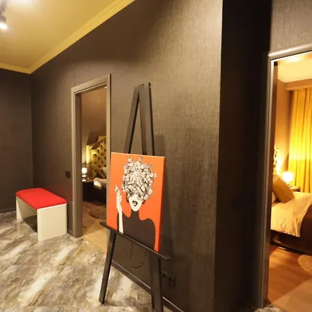 Apartments Lux In City Center Lviv Exterior photo