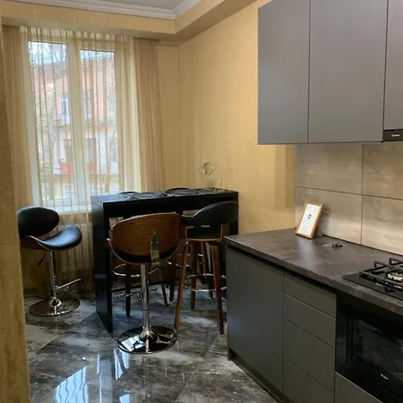 Apartments Lux In City Center Lviv Exterior photo