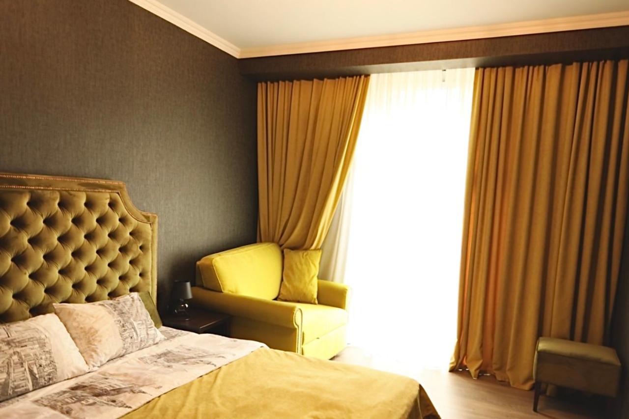 Lux In City Center Apartment *