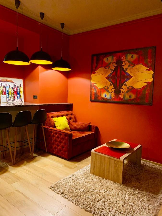 Lux In City Center Apartment
