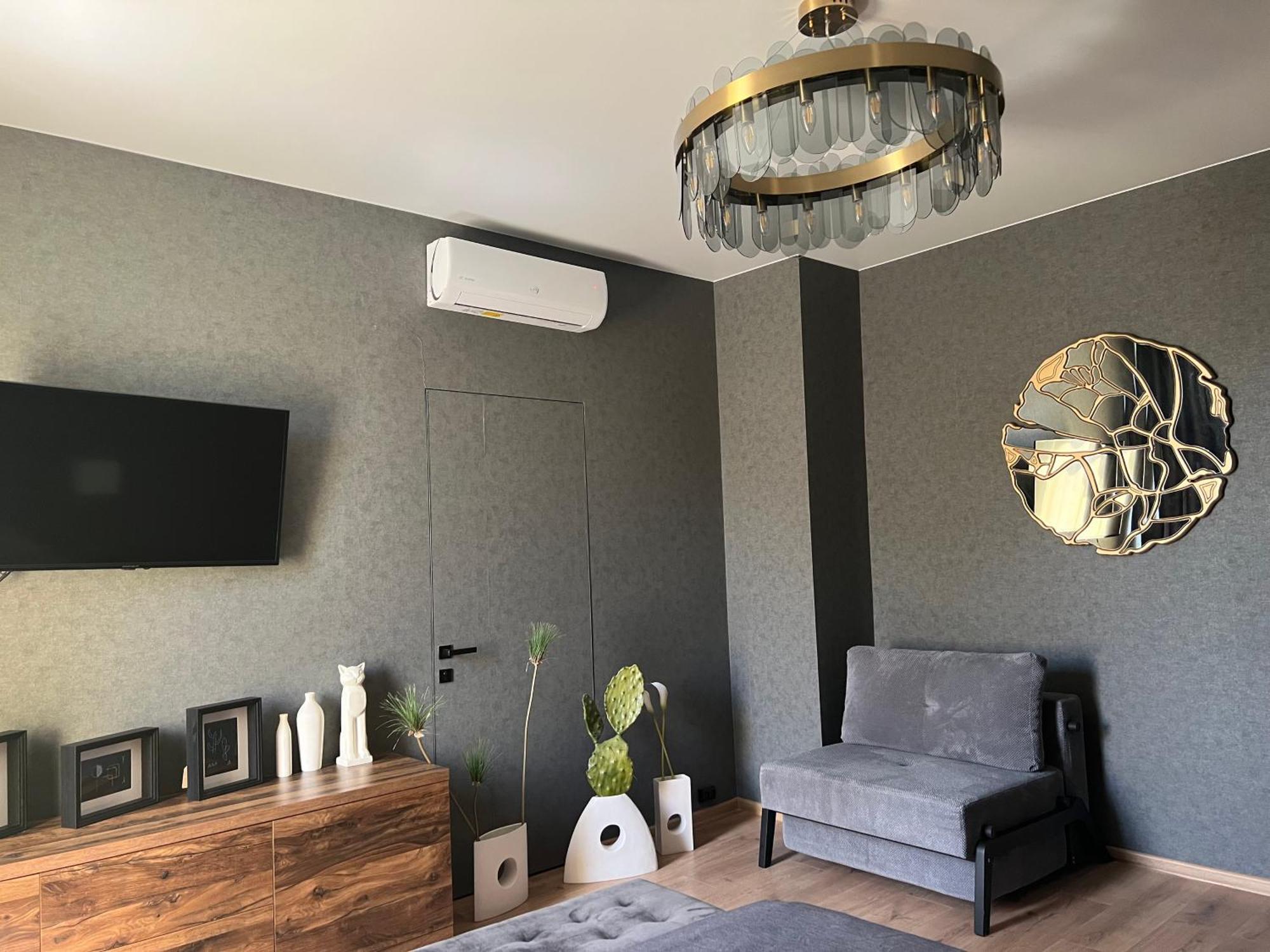 Lux In City Center Apartment *