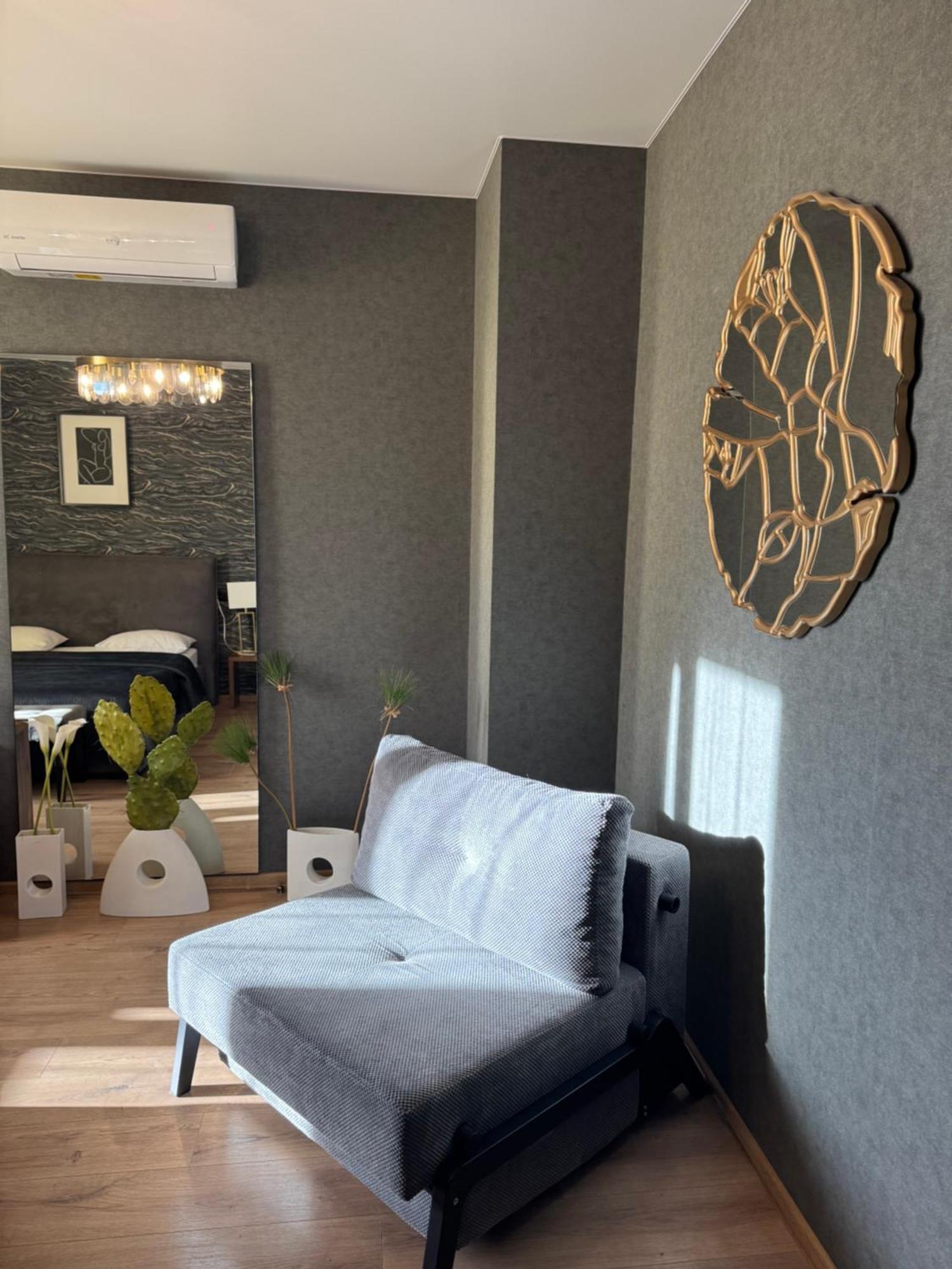 Lux In City Center Apartment *