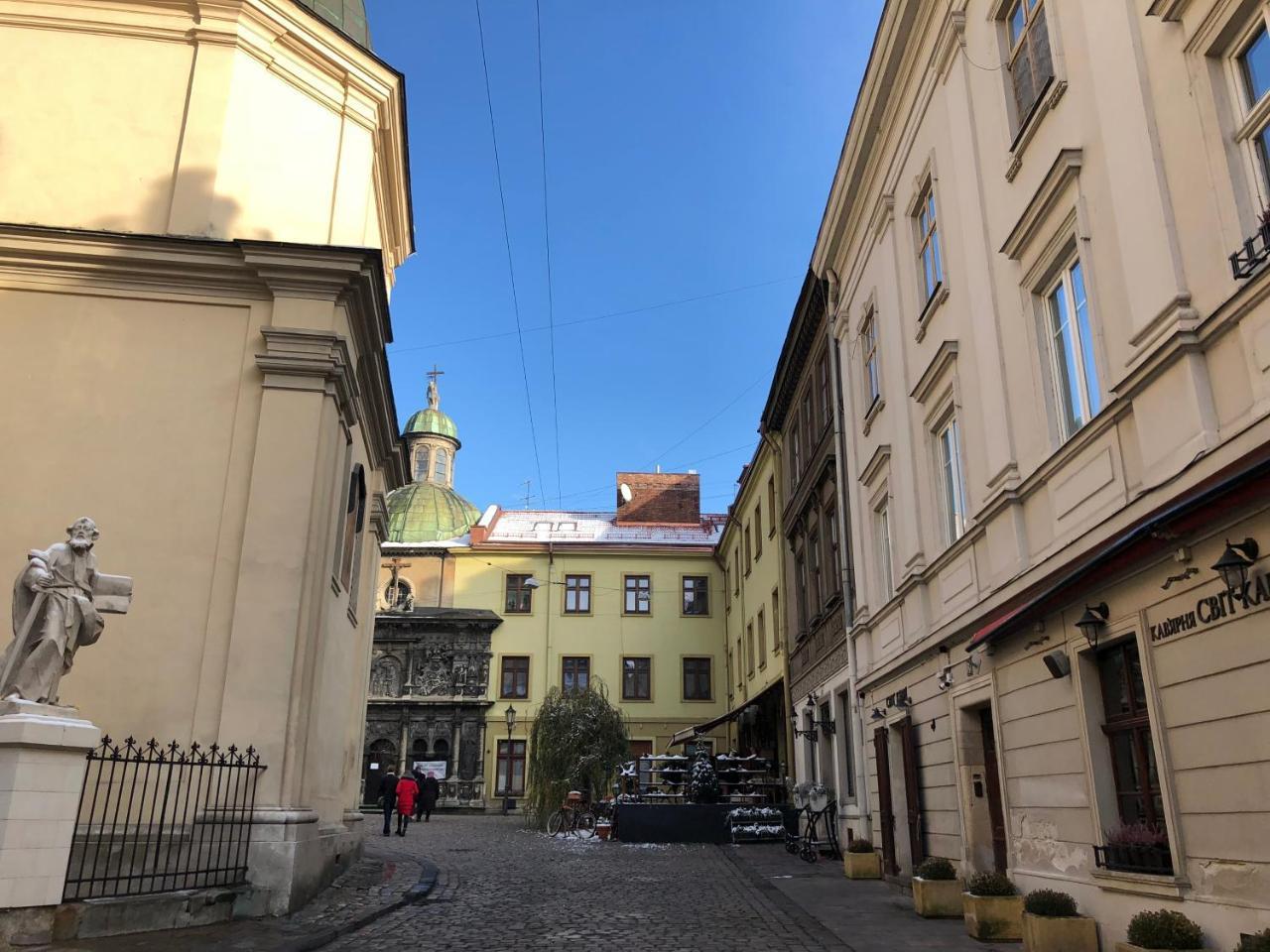 Lux In City Center Apartment